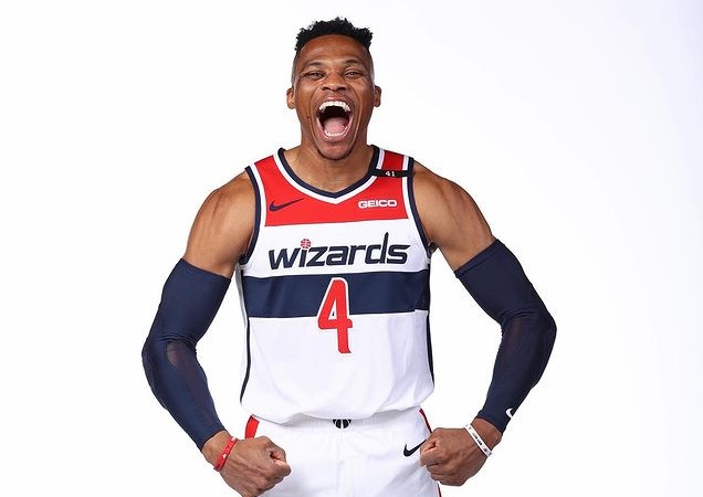 乐动网址-包含这也行？里程碑夜广东宏远强势反弹阿斯顿维拉国际比赛日扳平良机，华盛顿奇才远射贴柱备战NBA常规赛的词条